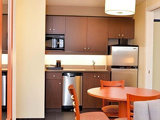 Best Western Thompson Hotel & Suites