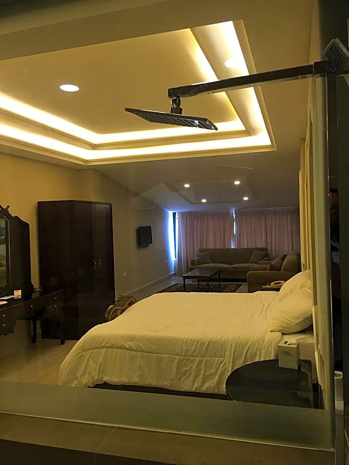 Platinum Hotel