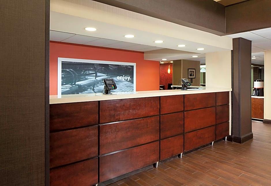 Hampton Inn By Hilton Charleston-Southridge