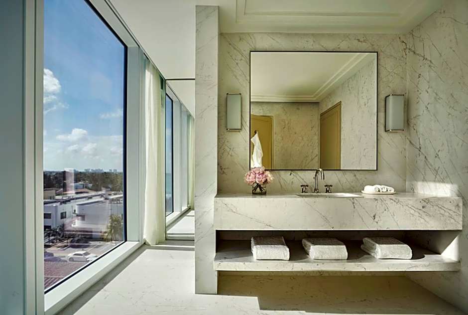 Four Seasons Hotel at The Surf Club