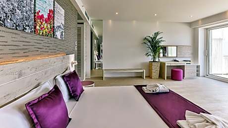 Suite with Balcony and Sea View