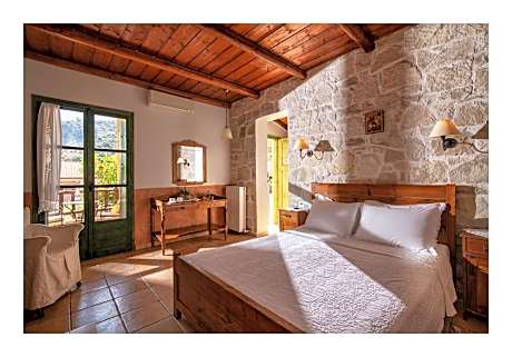 One Bedroom Apartment with Living Room (2-4 Adults)