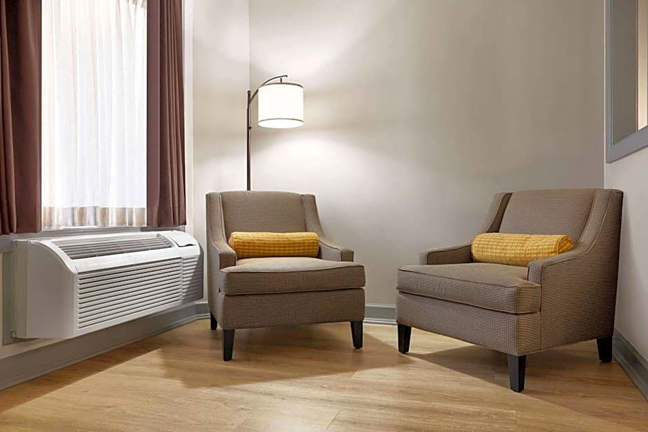 Days Inn by Wyndham Kingsland GA