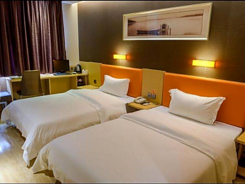 7 Days Premium Xinhua Train Station Square Branch