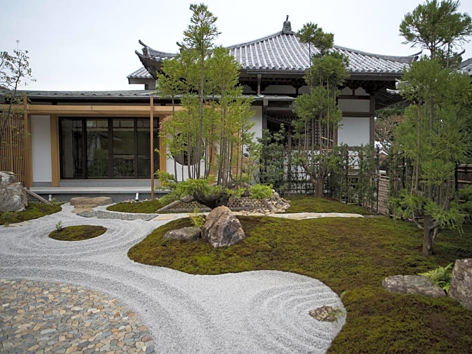 Iza Kamakura Guest House And Bar