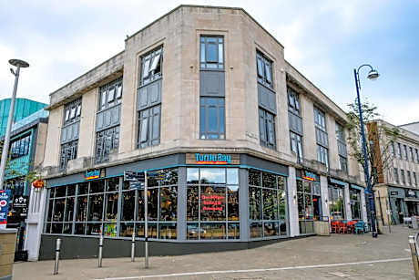 Cwtsh Hostel Central Swansea, Social & Modern, Near Train Station