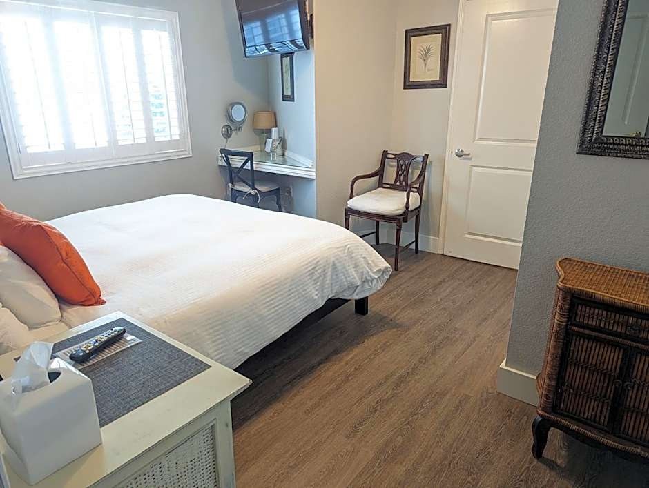 Photo 1 of 6 of 1 King Bed, Accessible