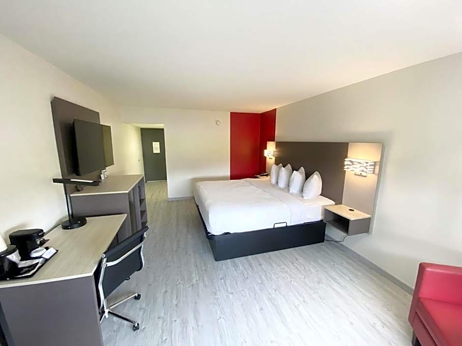 Ramada by Wyndham Tuscaloosa