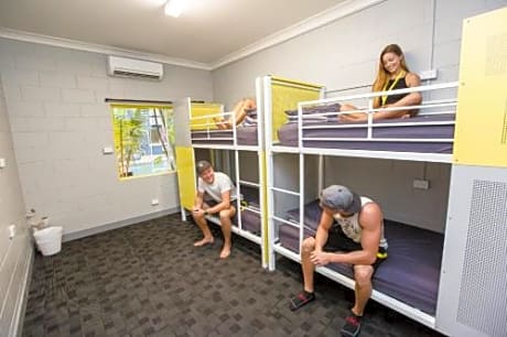 Bed in 6-Bed Mixed Dormitory Room