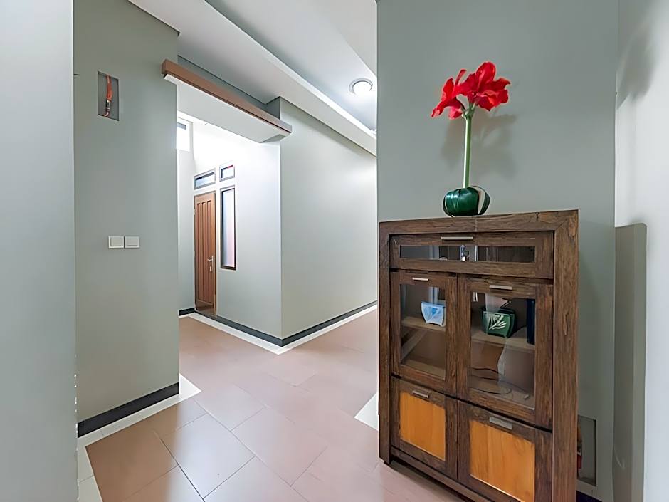 RedDoorz Syariah near Politeknik Negeri Bandung Campus – Bandung, KY