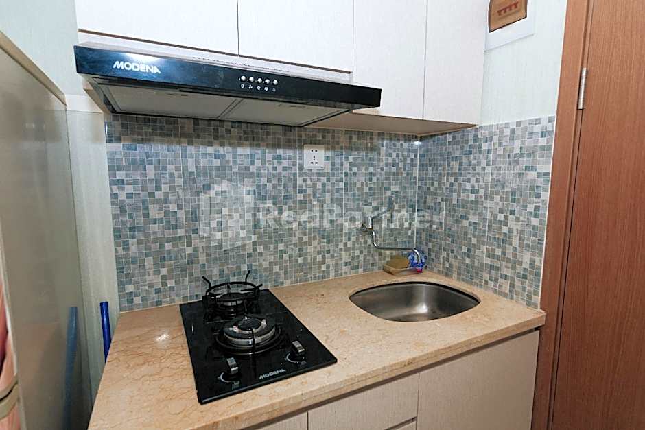 RedLiving Apartemen Podomoro Golf View Queen Room Tower Dahoma