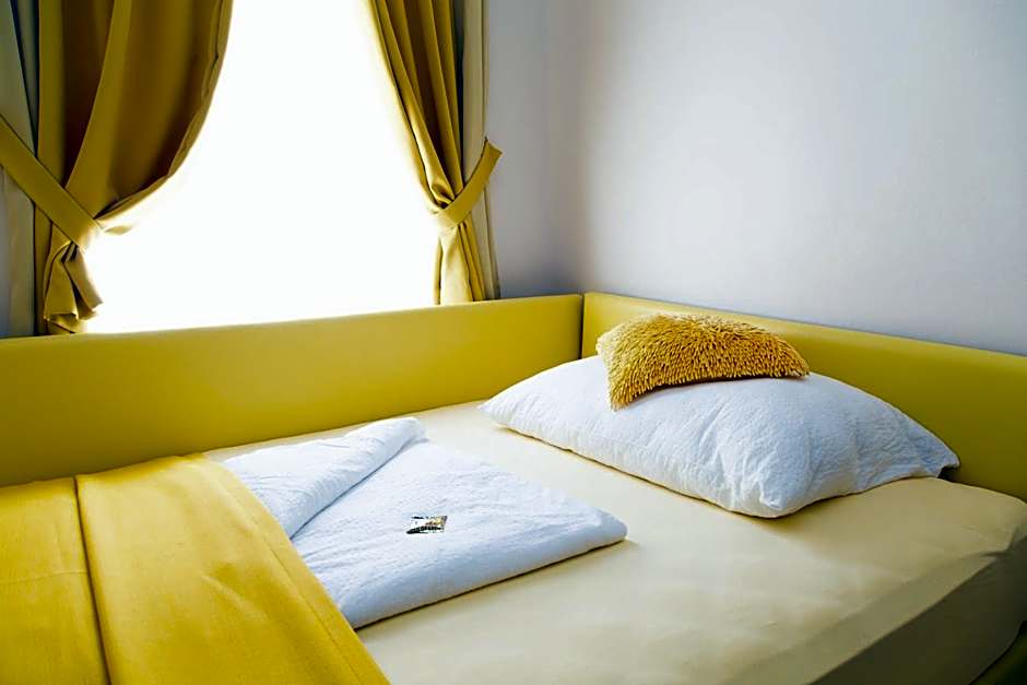 Very Central, 5 min to city center, Self Check In