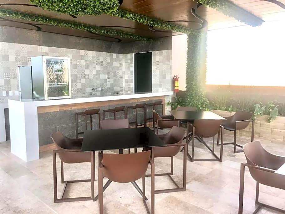 012 Modern Studio Luxurious Condo Wifi 100 Mb