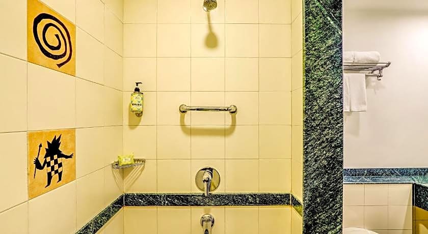 Lemon Tree Hotel East Delhi Mall
