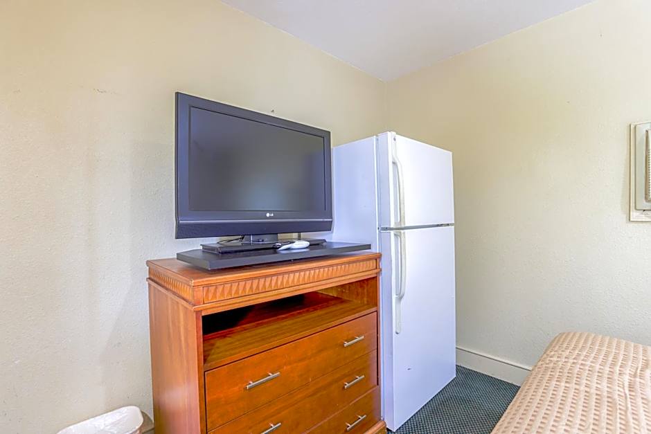 Budget Inn By OYO Natural Bridge I-81
