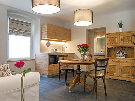 Apartment with Mountain View