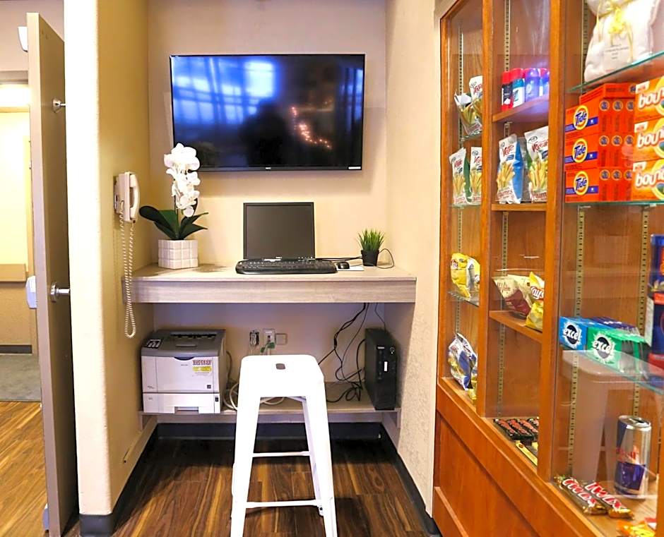 Prairie Crest Calgary Airport by IHG