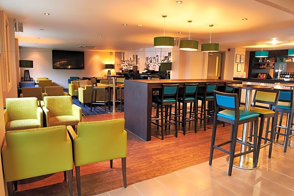 Holiday Inn Express Manchester Airport, an IHG Hotel