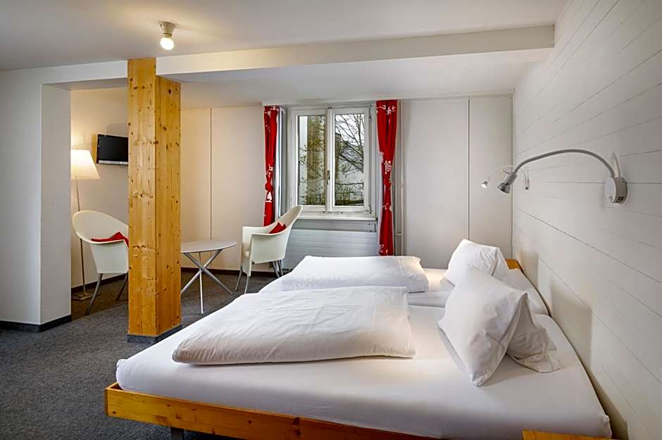 Hirschen Guesthouse - Village Hotel