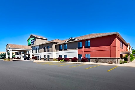 Holiday Inn Express and Suites Three Rivers, an IHG Hotel