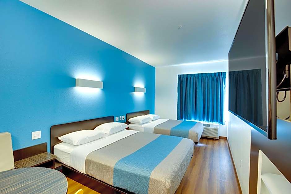 Motel 6-Poplar Bluff, MO