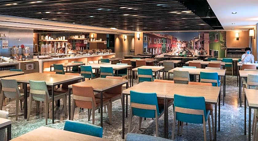 GOGO HOTEL City Hall