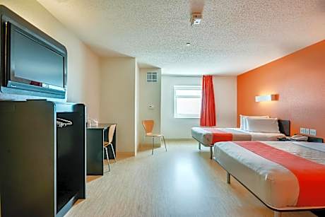 2 Full Beds Smoke-Free