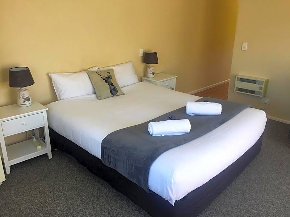 Fairway Motel & Apartments