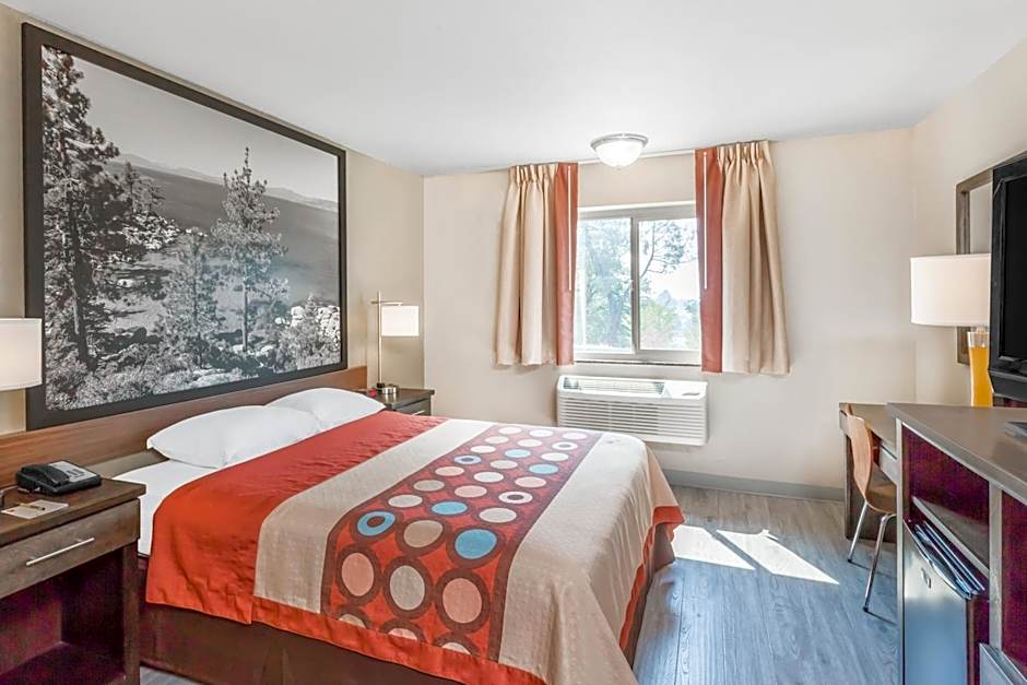 Super 8 by Wyndham Redding