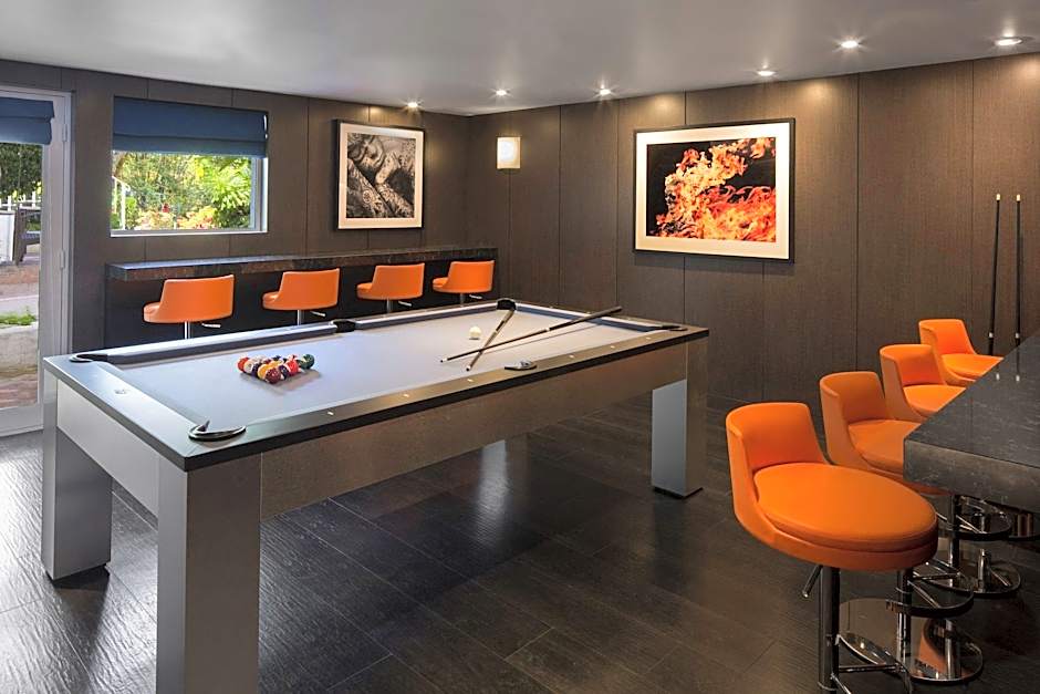 Sunset Marquis Hotel