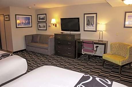 3 Queen Beds, Sofa Bed, Non-Smoking