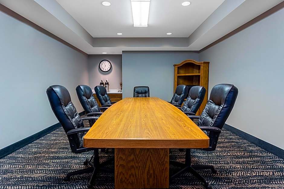 AmericInn by Wyndham Fulton Clinton