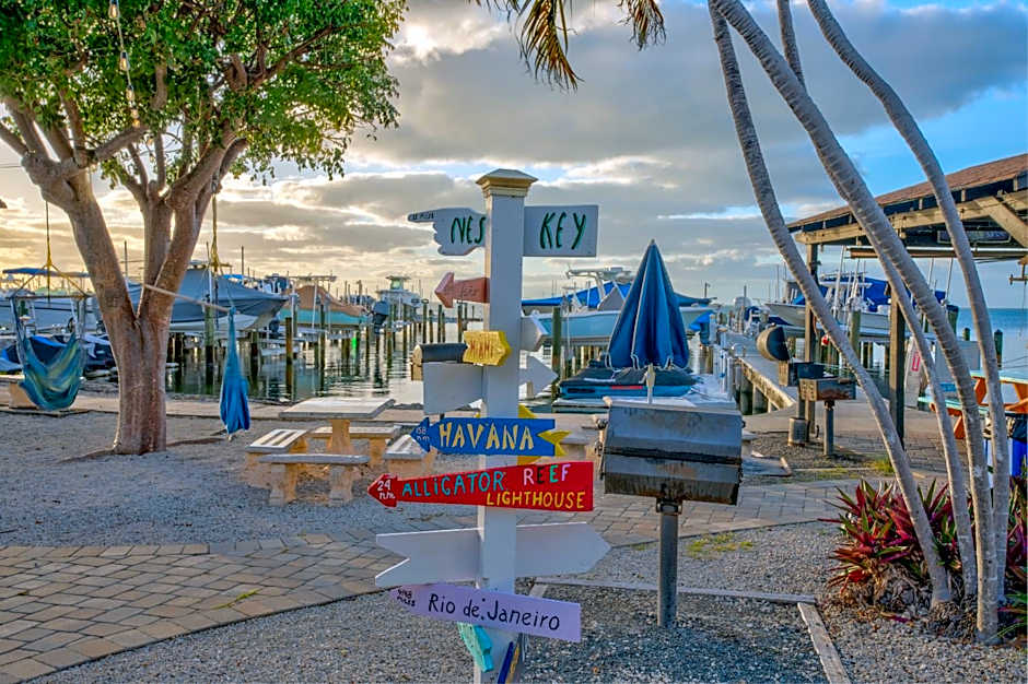 2BR in Key largo w pool and sunset views