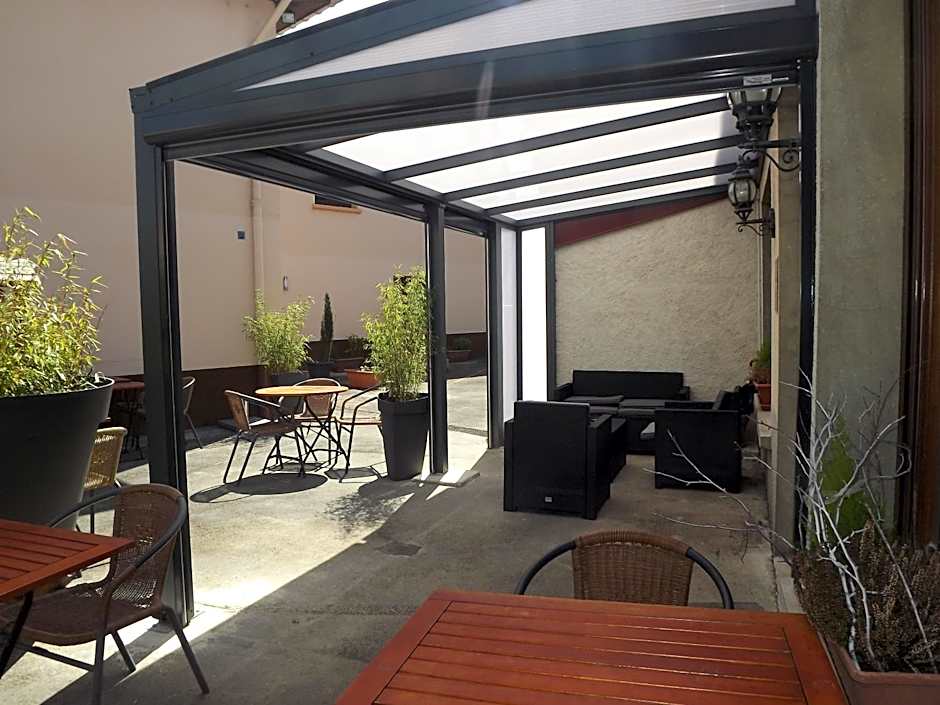 LOGIS Hotel Restaurant Auberge Du Cheval Blanc