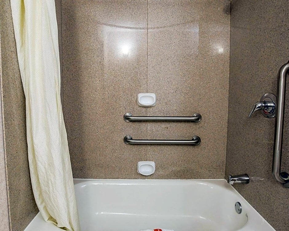 Econo Lodge Inn & Suites Beaumont
