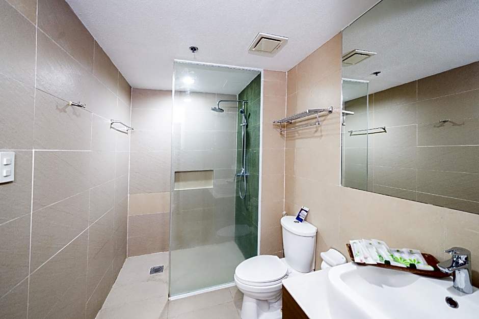 The Ritz Hotel at Garden Oases (Multiple-Use Hotel)