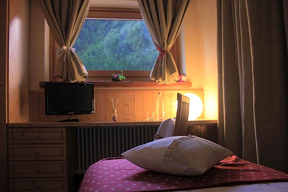 Shatush Hotel