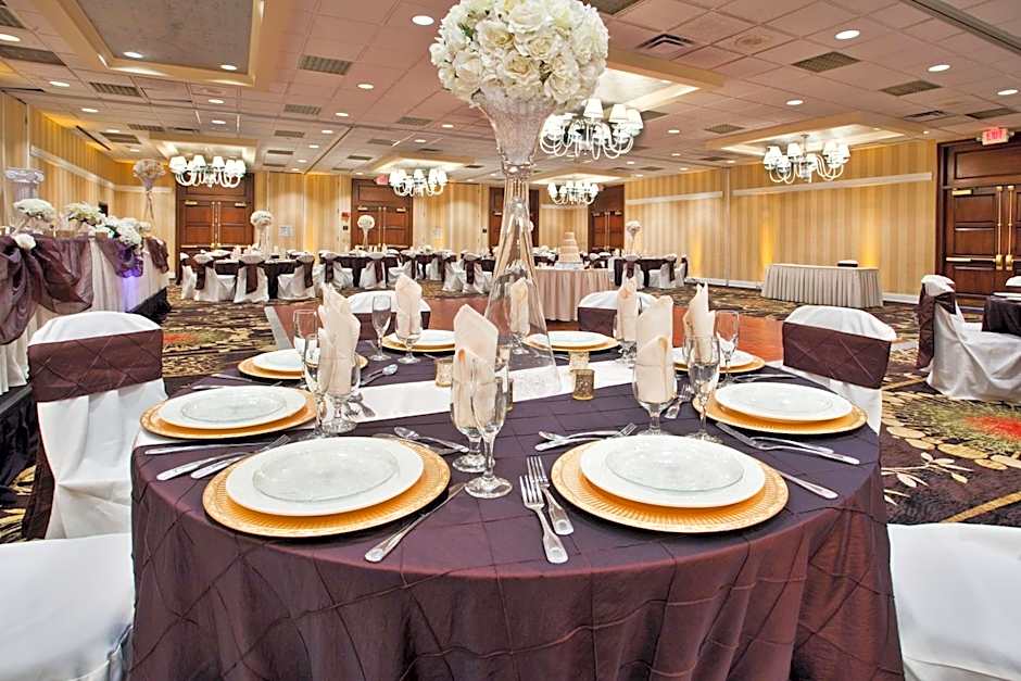 Ramada by Wyndham Cleveland Independence