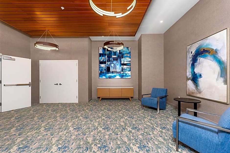 Element Hampton Peninsula Town Center