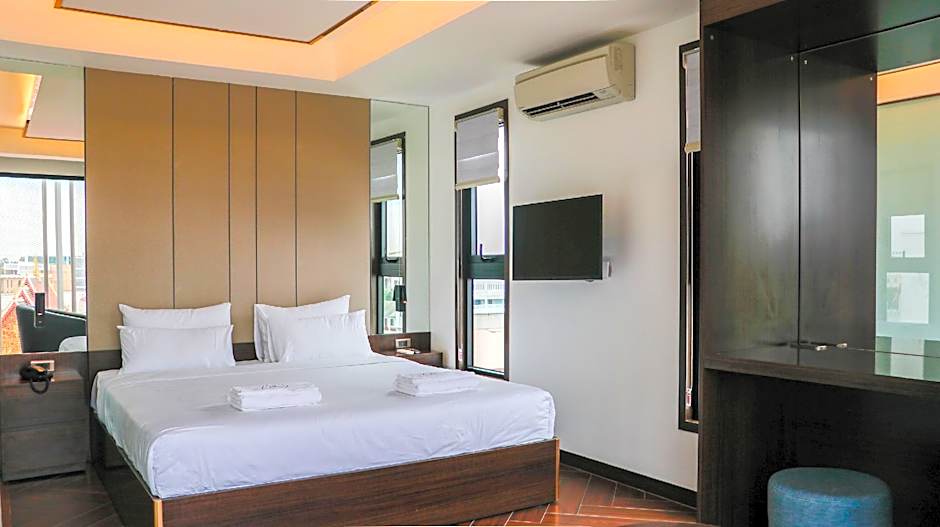 Riverside Hotel