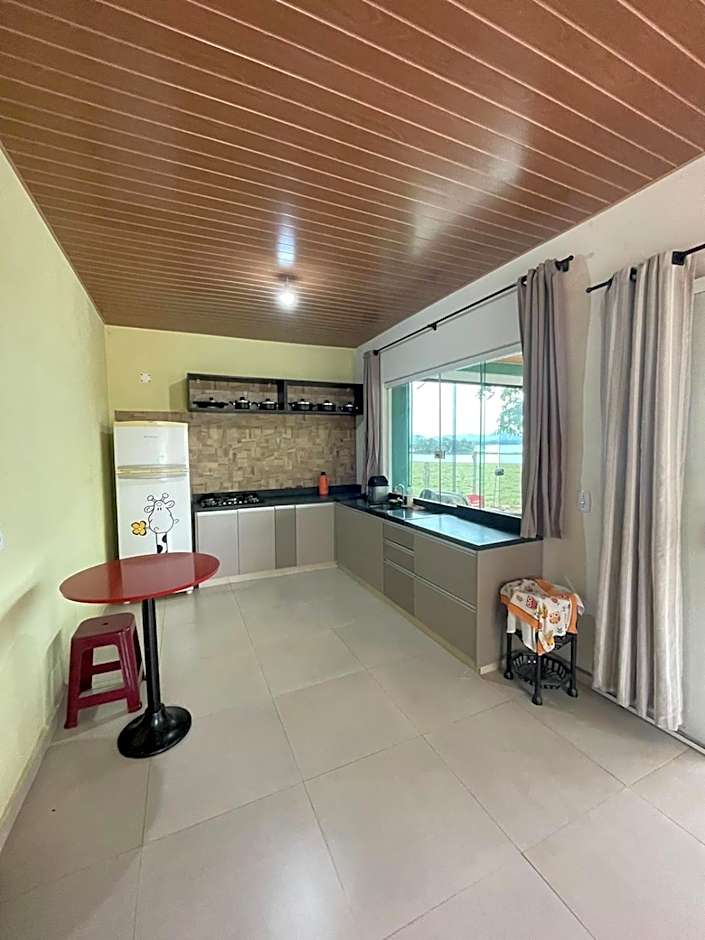 Casa com Piscina na Represa de Carlópolis