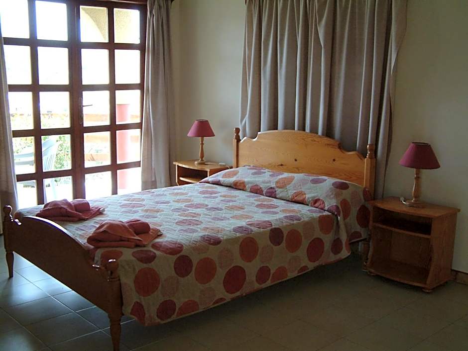 Pelekanos Apartments