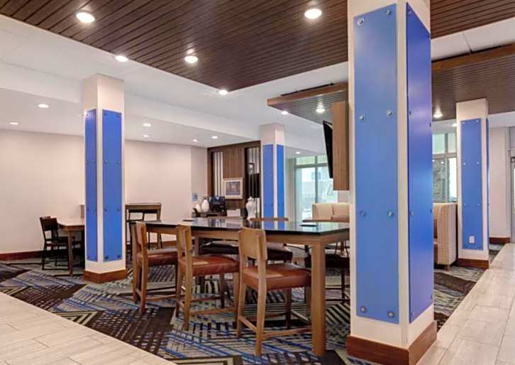 Holiday Inn Express & Suites - Detroit - Dearborn By IHG