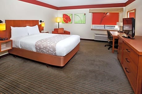 1 King Bed Non-Smoking