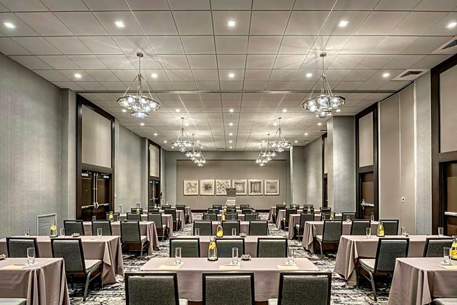 Renaissance by Marriott Boston Patriot Place Hotel