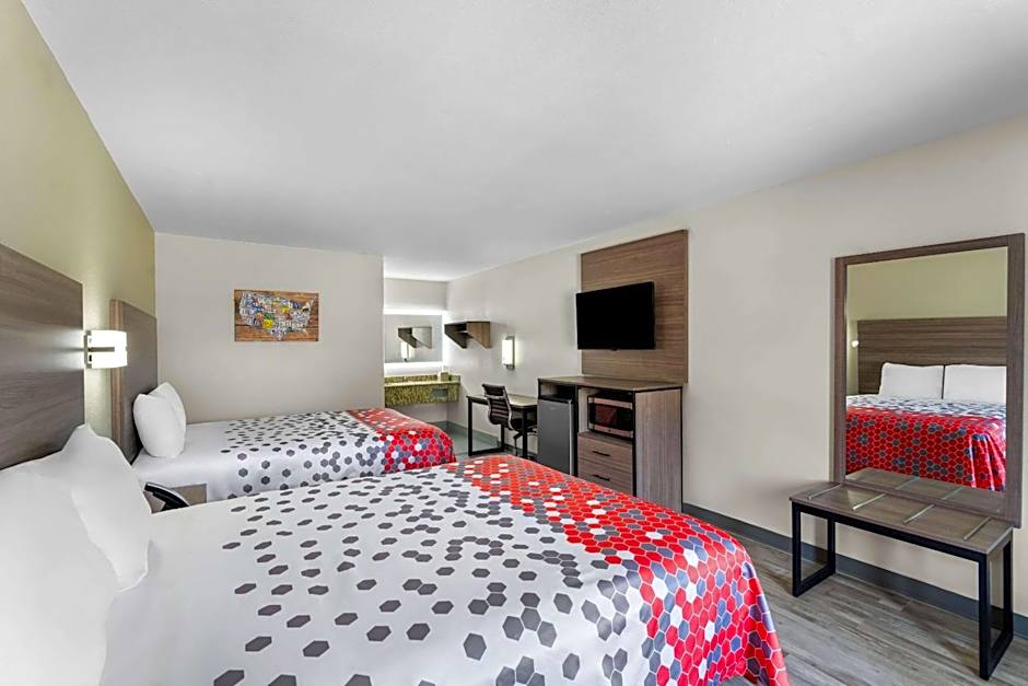 Econo Lodge Inn & Suites