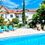 Logis Hotel Le Blason de Provence