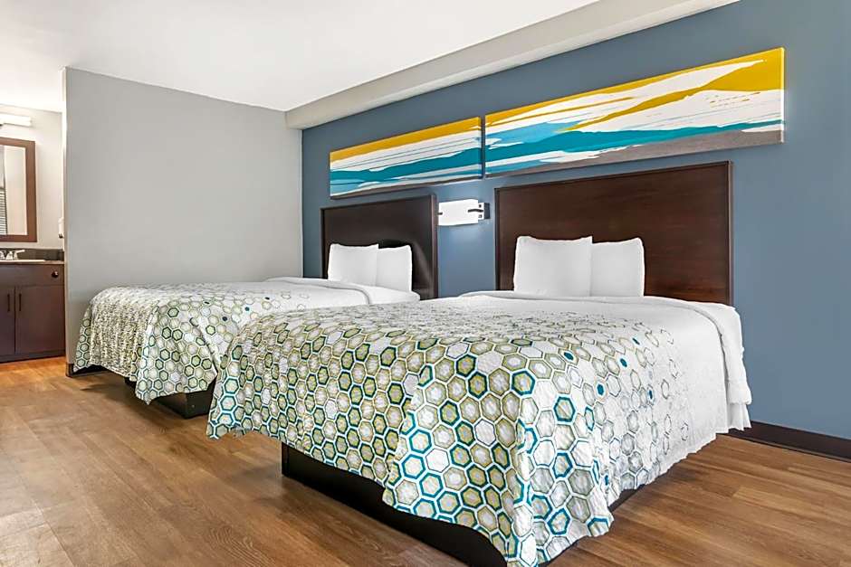HomeTowne Studios by Red Roof Montgomery - Midtown