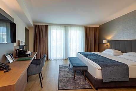 Junior Suite with Garden View