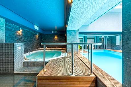 Hotel Brise de Mer - Piscine intérieure & extérieure